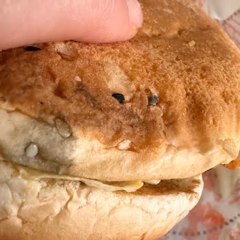 Mor Lekeli Hamburger Ekmeği Ve Yemeksepeti İletişimsizliği