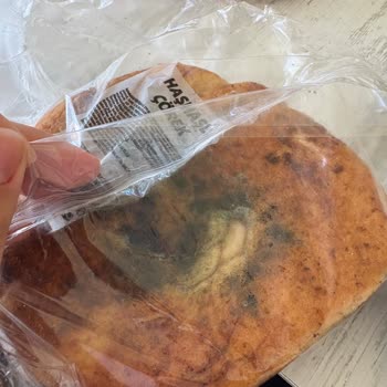 Son Tüketim Tarihi Olmasına Rağmen Çörekte Yaygın Küf, Sağlık Riski