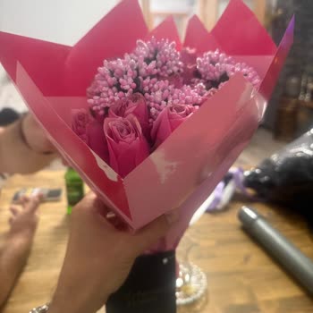Sitedeki Görselle Uyuşmayan Plastik Çiçek Ve Hasarlı Ambalaj Şikayeti