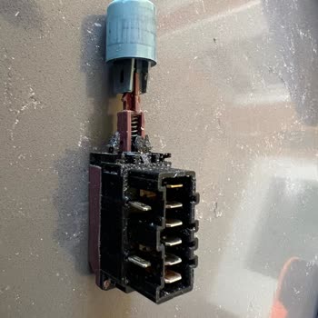 AEG Çamaşır Makinesinin Açma Kapama Tuşu Arızası İçin Servis Ve Parça Temini Sağlanamıyor