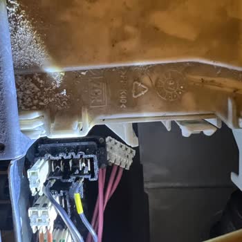 AEG Çamaşır Makinesinin Açma Kapama Tuşu Arızası İçin Servis Ve Parça Temini Sağlanamıyor