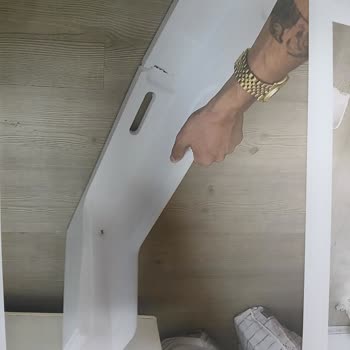 Kargoda Çatlak Televizyonun Yenisiyle Değiştirilmesi İçin Acil Talep