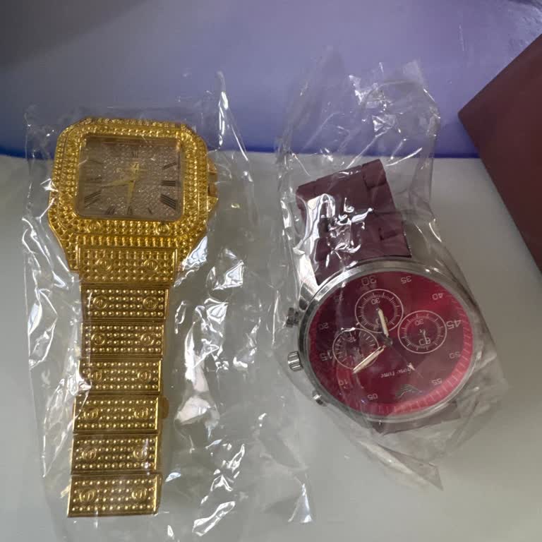 Aldatıcı Ürün Gönderimi: Kulaklıklı Saat Yerine Düz Kol Saatleri