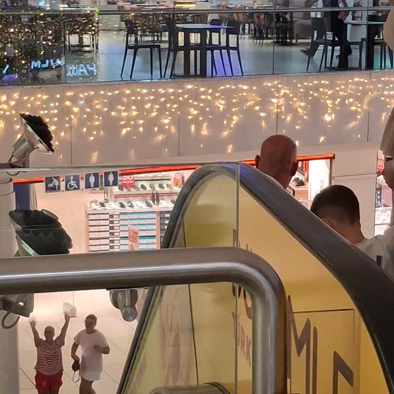 Mado Şubesinde Çocuklara Yönelik Uygunsuz Sorular Ve Bağırma Olayı