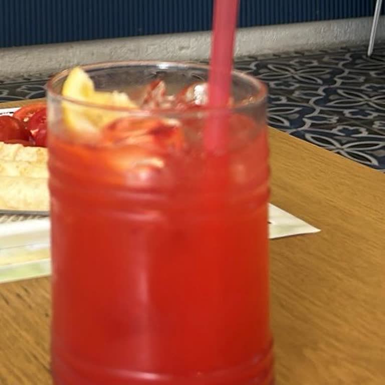 Vialand Şubesinde Ahududulu Limonata Tutarsızlığı Ve Özensiz Servis