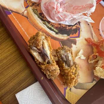İstanbul Popeyes Şubesinde Siyah İçli Tavuk Ve Hijyen İhlali