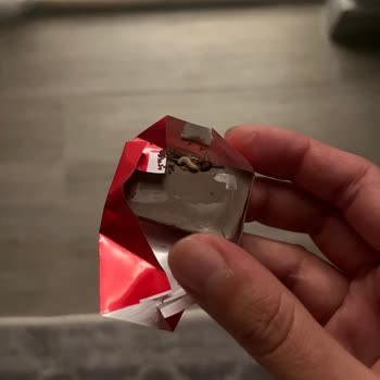 Ülker Napoliten Çikolatasında Yabancı Madde Ve Çocuk Güvenliği Endişesi