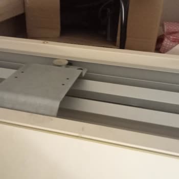 İstikbal Dolabında Hızlı Soyulma Ve Sürgü Kapağın Çıkması, Servis Çözüm Sunamıyor
