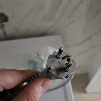 Servis Hatası Çamaşır Makinesinin Kablomuzu Yakarak Kullanılamaz Hale Getirdi