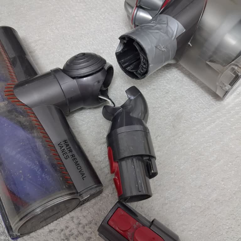 Dyson V8 Süpürge Parçası Kırıldı Ücretsiz Değişim Talebi