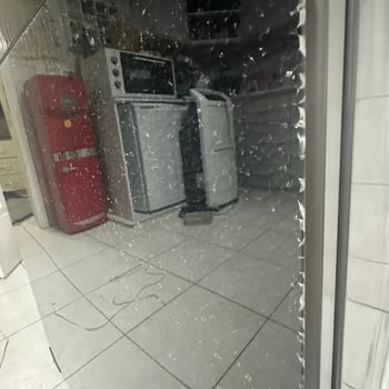Buzdolabı Cam Kapak Kırılması Ve Garanti Kapsamı İçinde Servis Ücreti Talebi