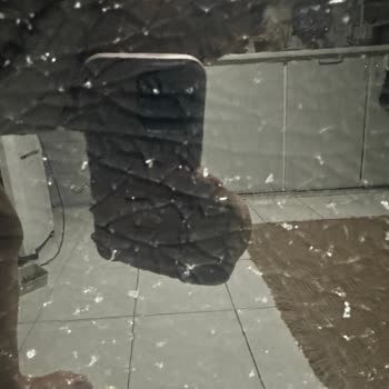 Buzdolabı Cam Kapak Kırılması Ve Garanti Kapsamı İçinde Servis Ücreti Talebi