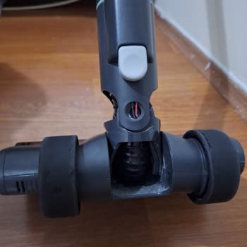Philips 7000 Dikey Süpürge Başlık Düğmesi Düşmüş, Garanti Kapsamında Müşteri Hizmetine Ulaşılamıyor