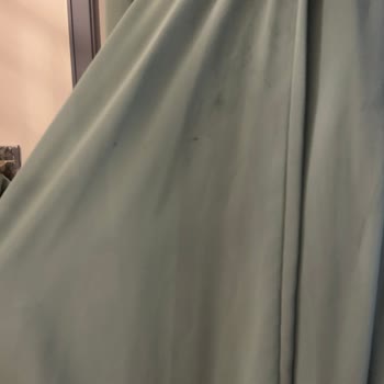Kullanılmış, Kirli Ve Kokulu Elbise Bozuk Fermuarla Gönderildi