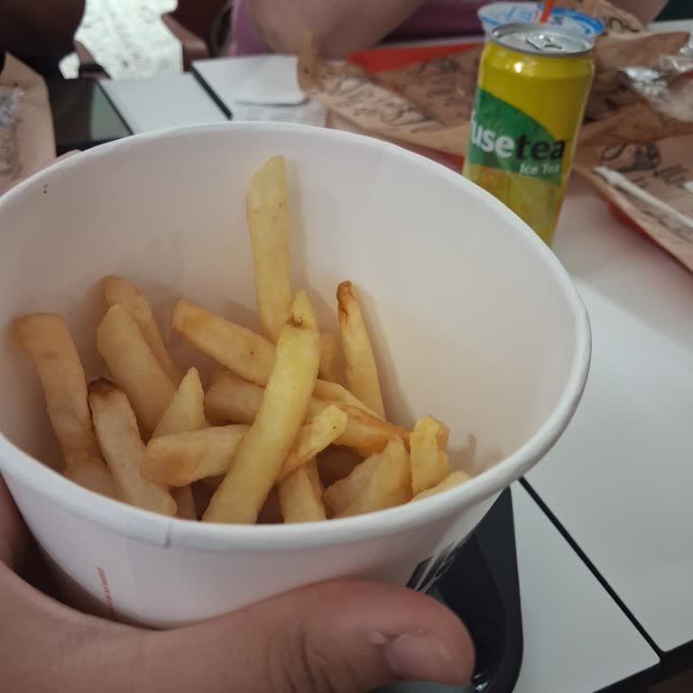 Eksik Patates Kovasının Ve Kaba Çalışan Davranışının Şikayeti