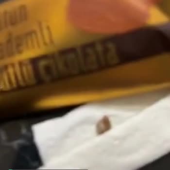 BİM Buona Çikolata İçerisinden Diş Çıktı