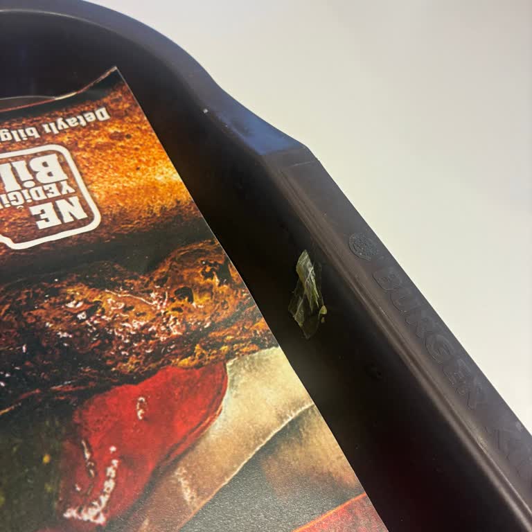 Emaar AVM Burger King Şubesinde Hijyen İhlali: Kullanılmış Tepsi Sunuldu