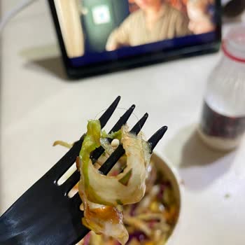 Bornova Babacan Çiğköfte Şubesinde Salatada Saç Teli