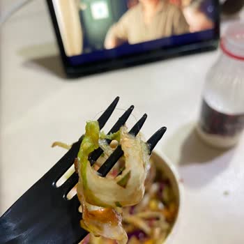 Bornova Babacan Çiğköfte Şubesinde Salatada Saç Teli