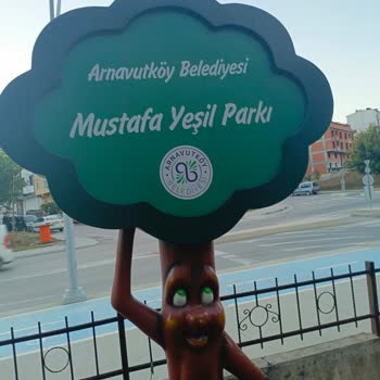Mustafa Yeşil Parkı’nda Çocukları Tehdit Eden Eski Ahşap Kaydırak