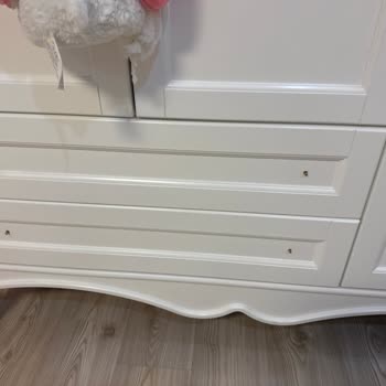 Çocuk Odası Mobilyasında Güvenlik Açığı Kırılan Masa Ve Dökülen Kulplar