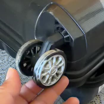 Valiz Tekerlek Kauçukları Parçalandı Yedek Tekerlek Talebi