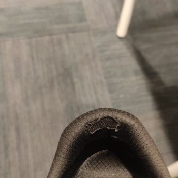 Skechers Ayakkabısının İç Kısmı Üç Ayda Yırtıldı: Üretim Hatası