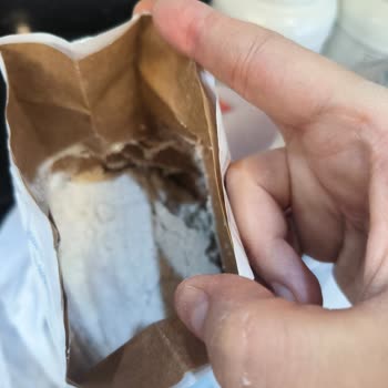 Kelebeklenmiş Ve Kurtlanmış Un Üzerinde Gıda Güvenliği İhlali