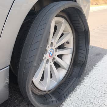 Yarılan Bridgestone Lastiğin Yerine Lassa Revola Takılması Ve Orijinal Lastiğin Atılması