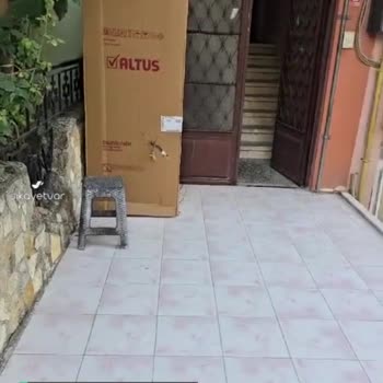 A101 Buzdolabını Sokağa Bırakıp Gittiler