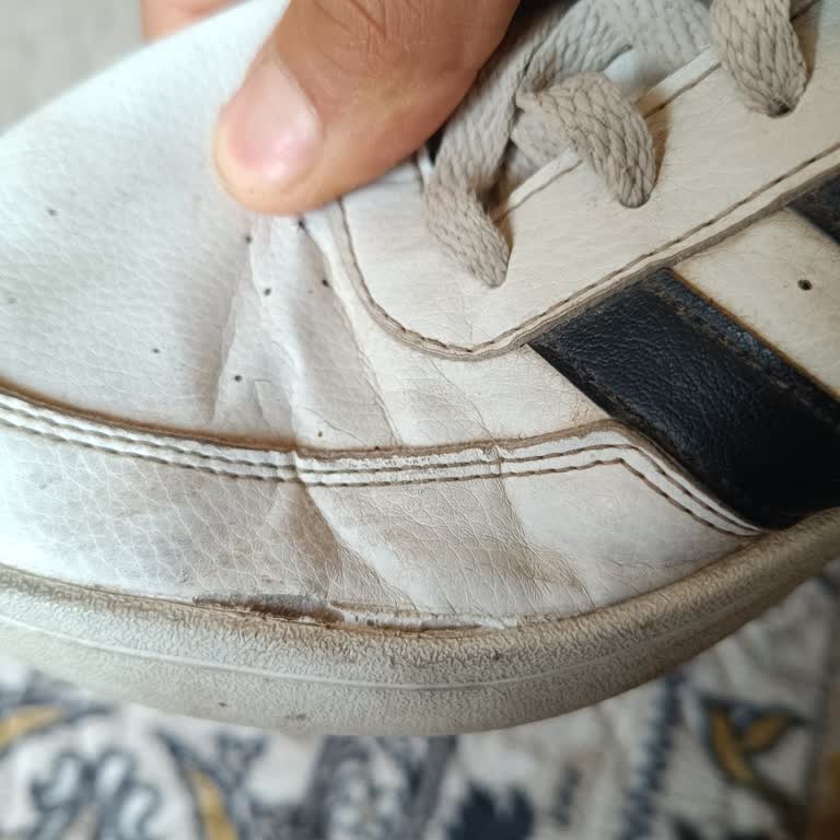Garanti Kapsamında Açılma, Koku Ve Deformasyon Yaşayan Adidas Ayakkabı İçin Değişim Talebi