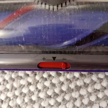 Dyson V15 Submarine Boru Ve Haznede Çizikler Değişim Talebi