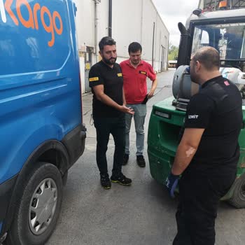 Pirelli Fabrikası'nda Forklift Çarpması Sonucu Araç Hasarı Ve Sorumluluk Reddi