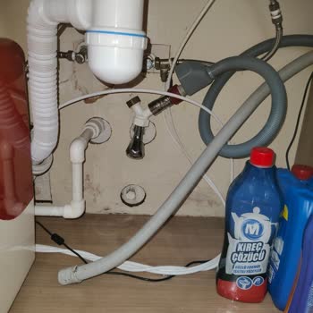 Arçelik Servisi İhmalkârlığı Bulaşık Makinesinin Su Sızıntısına Ve Masamın Hasarına Yol Açtı