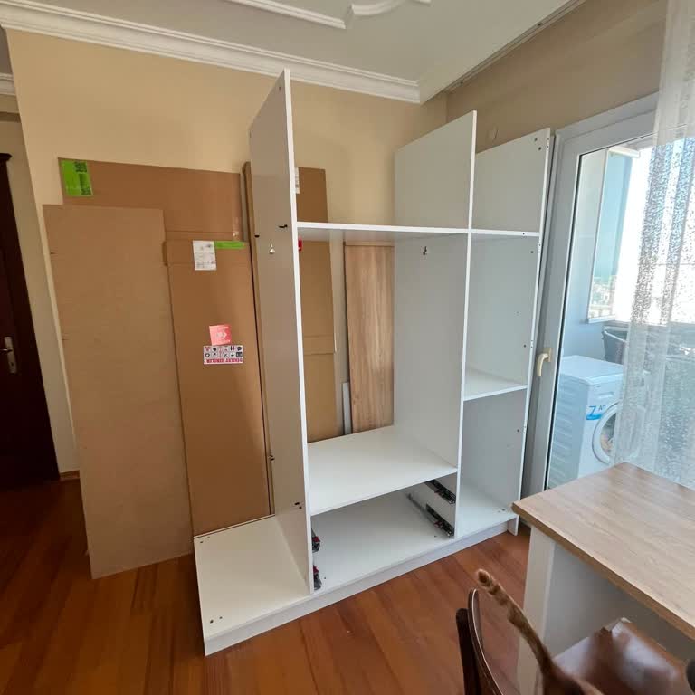 Vivense Çocuk Odası Dolabı Eksik Ve Güvensiz Kuruldu