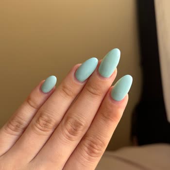 Azura Beauty & Aesthetics Yamuk Tırnak Ve Cevapsız Mesaj Mağduriyeti