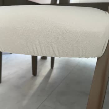 Koltuk Ve Sandalyelerde Özensiz Kaplama, Eksik Sehpa Ve Sürekli Oyalama