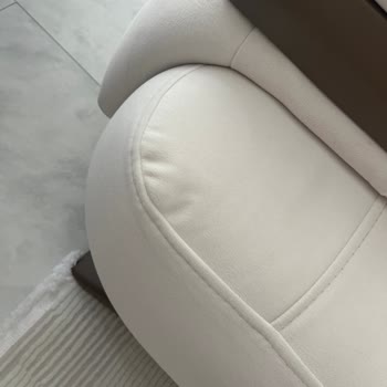 Koltuk Ve Sandalyelerde Özensiz Kaplama, Eksik Sehpa Ve Sürekli Oyalama