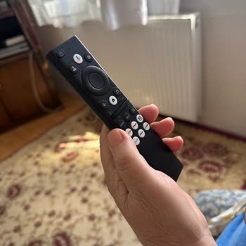 Yaşlı Kullanıcı İçin Tuşsuz Kumanda Sorunu Ve Çözüm Talebi