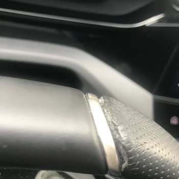 Peugeot 308 Direksiyon Simidi Kaplaması Hızlı Soyulma Ve Garanti İhlali