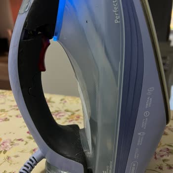 Philips Ütüsünde Kauçuk Parçası Kopması Ve Elektronik Aksamın Açığa Çıkması