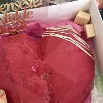 Görsellerle Uyuşmayan Pinyata Pasta İçin Ücret İadesi Talebi
