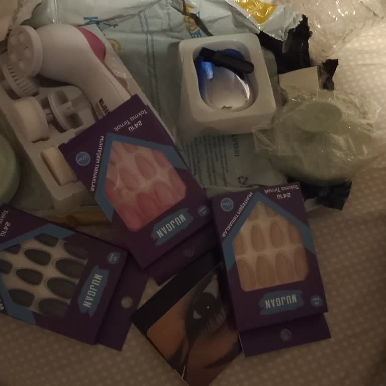 Görseldeki Kaliteli Ürünler Yerine Kalitesiz Takma Tırnaklar Gönderildi, 765 TL İade Talebi