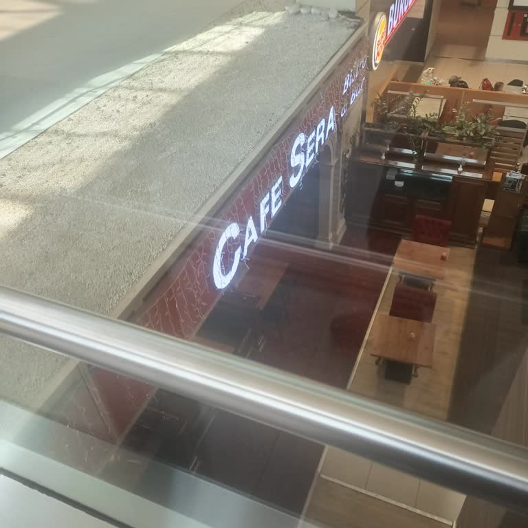 Cafe Sera (Antalya) Boş Kafede Oturma İzni Verilmeyen Yolcular Mağdur Oldu