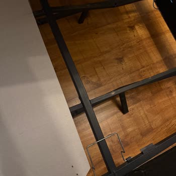 Yüksek Fiyatlı Mobilyalar Kısa Sürede Bozuldu, Satıcı Yardımı Reddetti