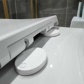 İdevit Kare Klozet Kapak Menteşesi Kırıldı Ve Parça Değişimi Gerekiyor