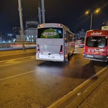 Geciken Ve Aşırı Dolu Servis, Yaşlı Ve Ameliyatlı Yolcuları Tehlikeye Soktu