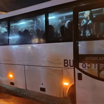 Geciken Ve Aşırı Dolu Servis, Yaşlı Ve Ameliyatlı Yolcuları Tehlikeye Soktu