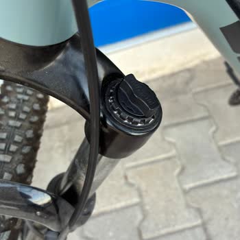 Bianchi Magma Bisikletinde Ön Amortisör Kapağı Kısa Sürede Çıktı