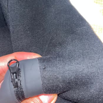 Kısa Sürede Delik Açan Nike Sweatshirt Üretim Kalitesi Şikayeti